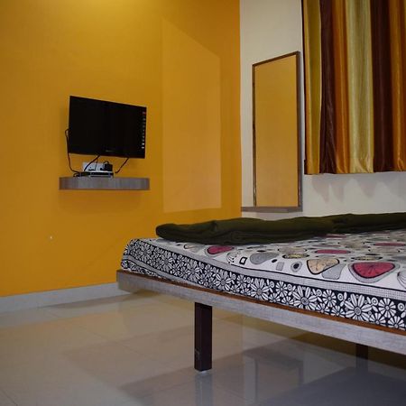Vrundavan Hotel And Lodging Akalkot 외부 사진