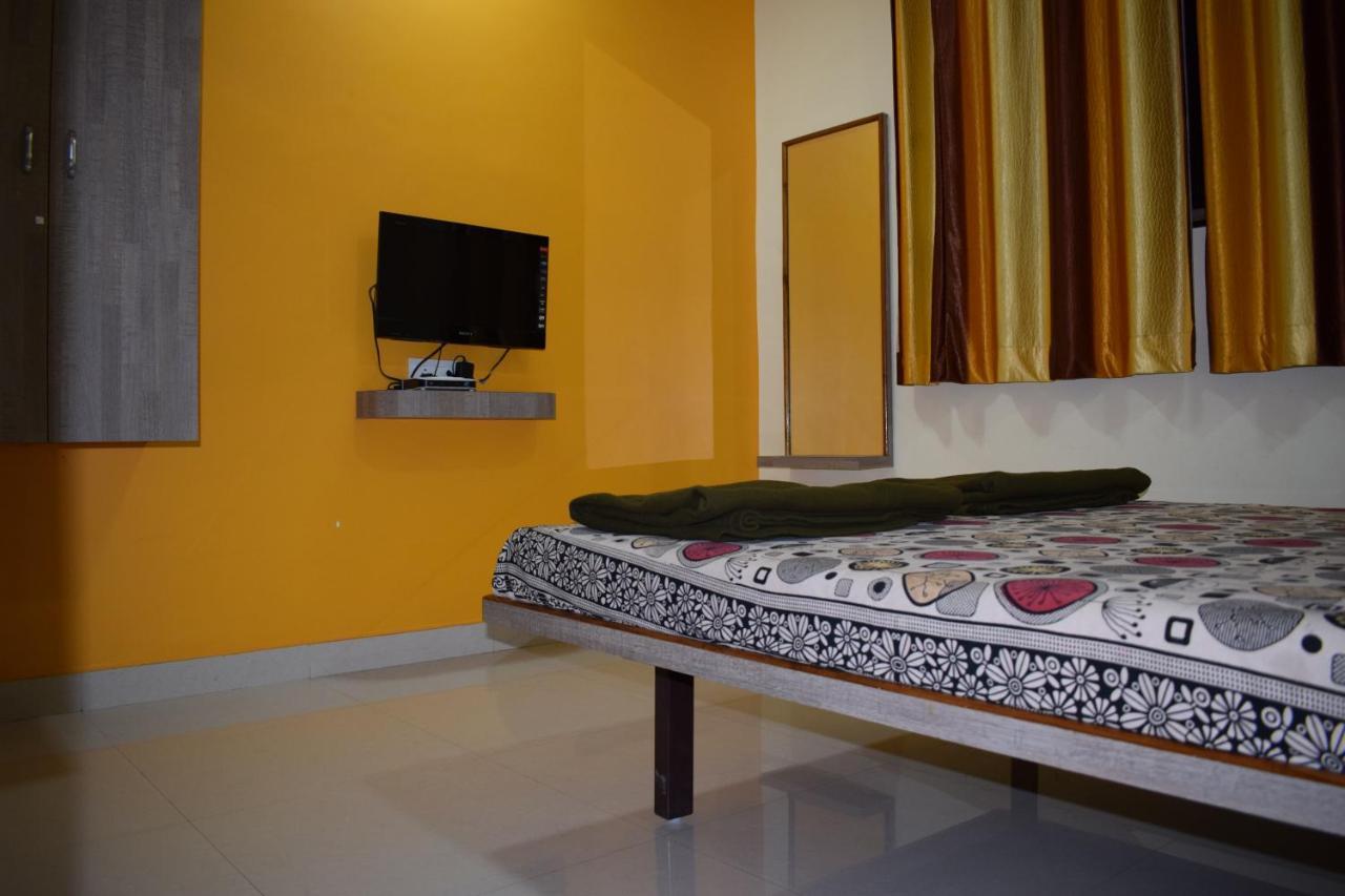Vrundavan Hotel And Lodging Akalkot 외부 사진